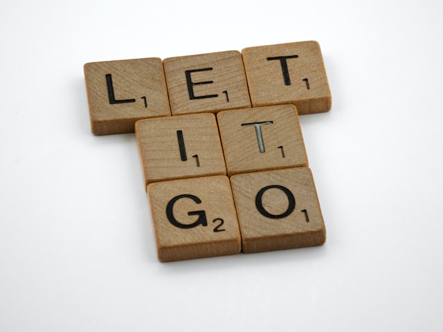 Scrabble pieces that spell out "Let it go."