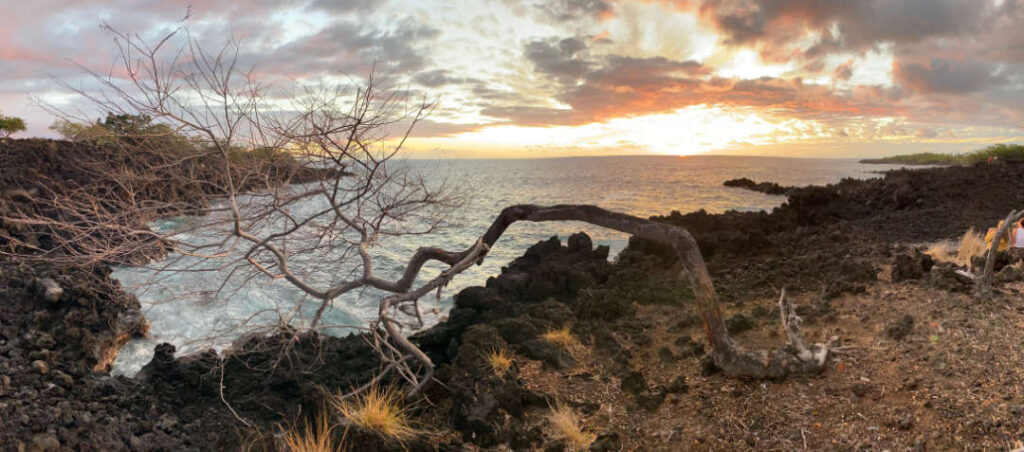 An image of the Hawaii ocean at sunset.